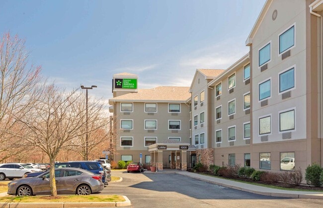 Building Photo - Furnished Studio-Providence - East Providence