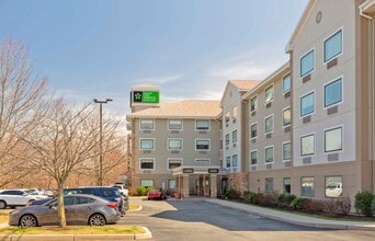 Building Photo - Furnished Studio-Providence - East Providence