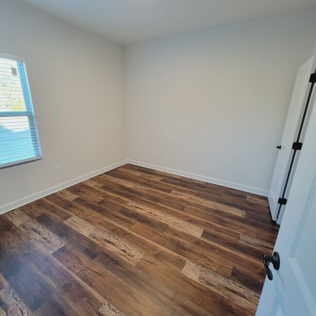 Building Photo - Spacious 4BR/.5BA Home in Steele Creek