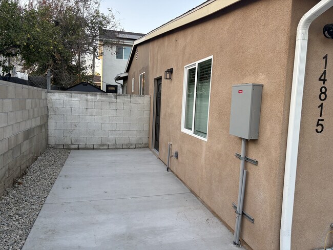Foto del edificio - 14817 Tupper St