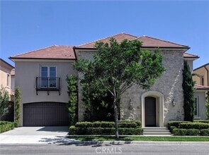 Building Photo - 62 Acorn