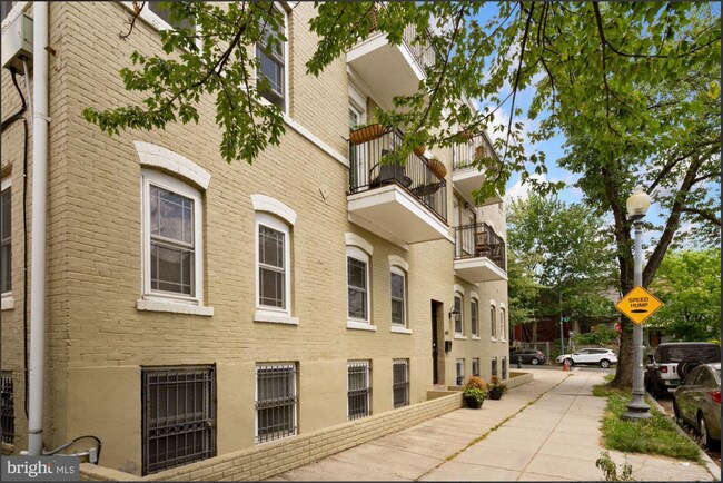Foto del edificio - 660 Morton Pl NE