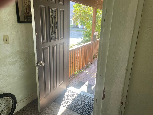Shared front entrance - 66 Dalby St