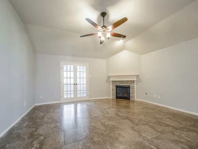 Foto del edificio - 15310 Cypressedge Ct