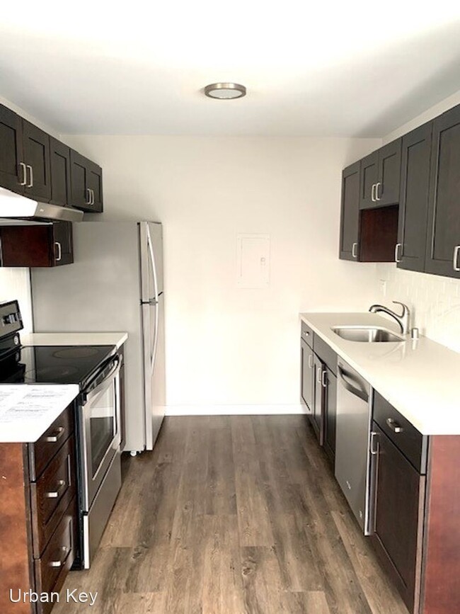 Building Photo - 5900 SW Admiral Way