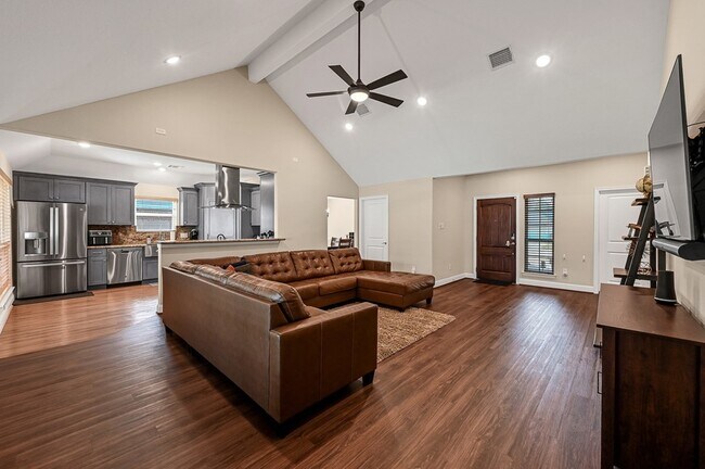 Building Photo - 1035 E Hampton Dr