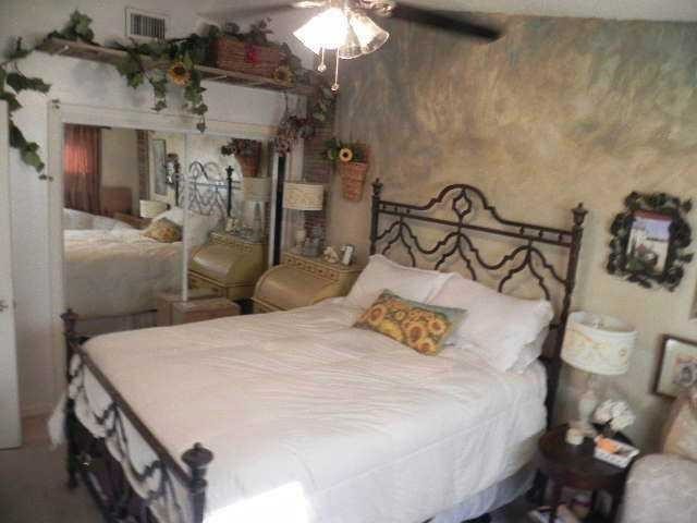 Building Photo - 618 W 51st St