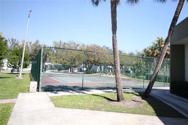 Foto del edificio - 4235 N University Dr