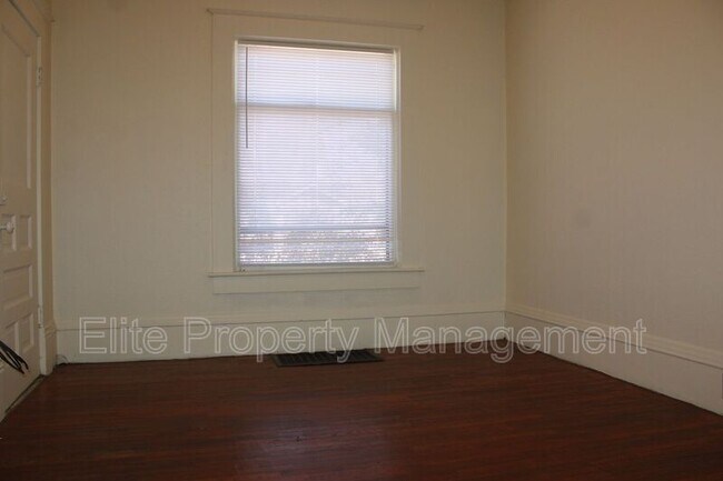 Foto del edificio - 326 W Routt Ave