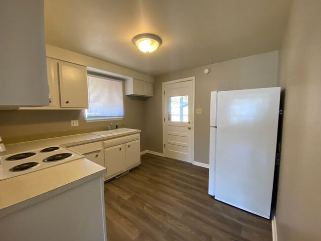 Building Photo - 1840 Homer Dr