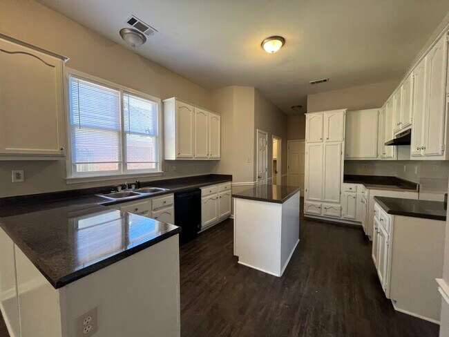 Foto del edificio - 8374 Kings Trail Cove