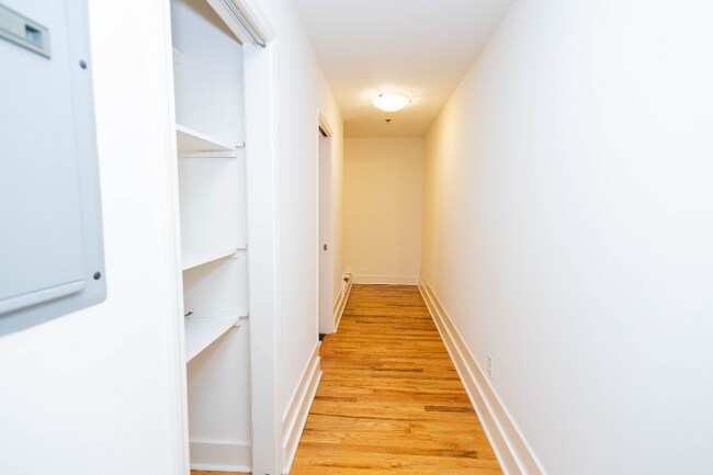 Building Photo - 523 N Bertrand St