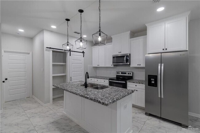 Foto del edificio - 5504 N Crown Point