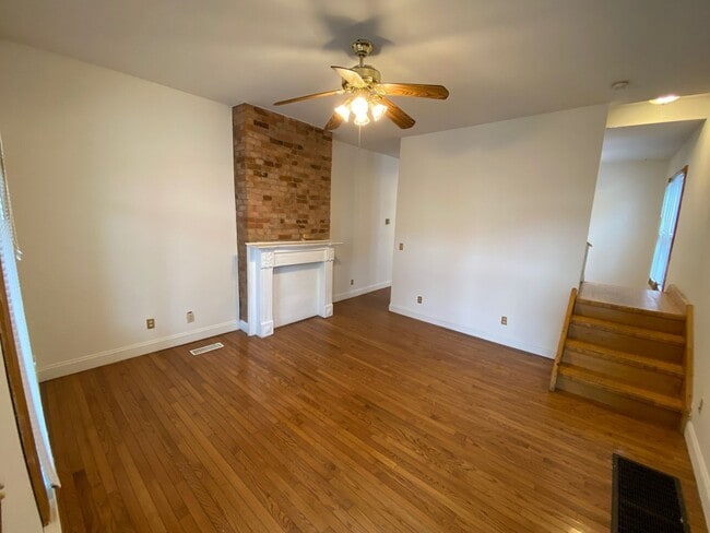 Building Photo - Highland 1557-1559 1557HSLLC