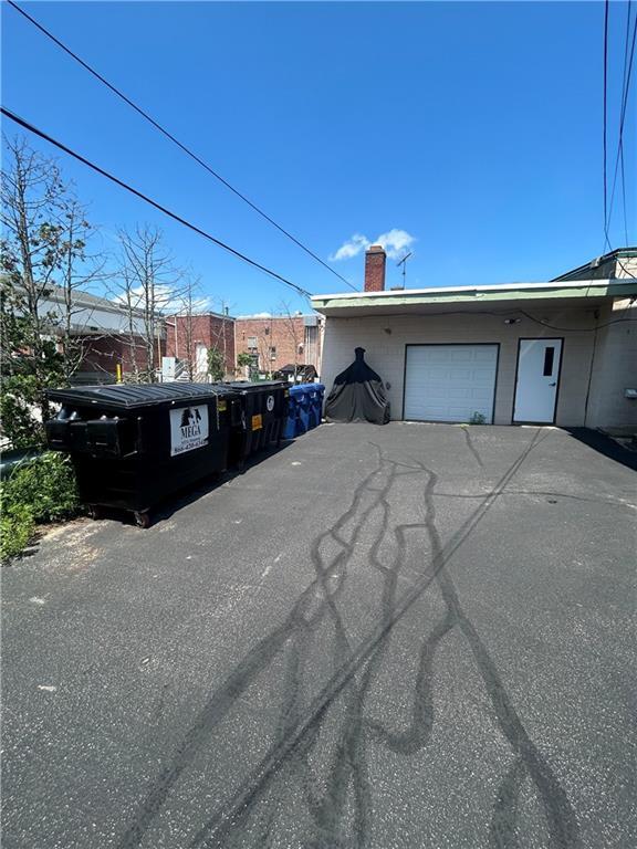 Building Photo - 591-591 Main St