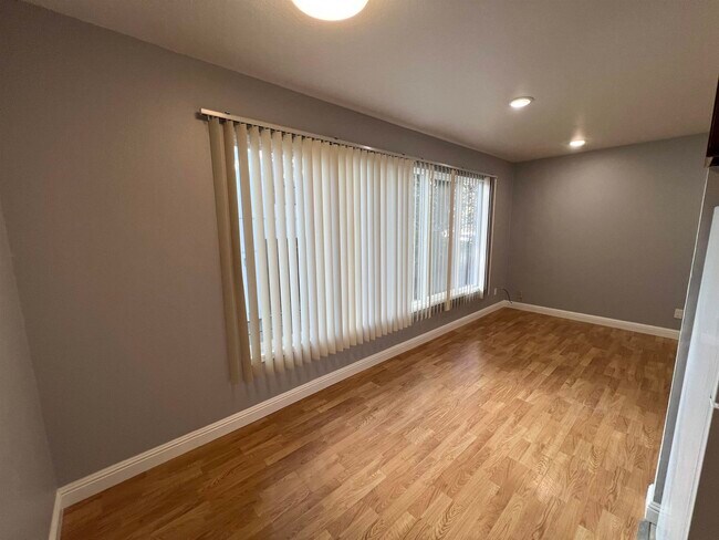 Foto del edificio - 2636 Warring St