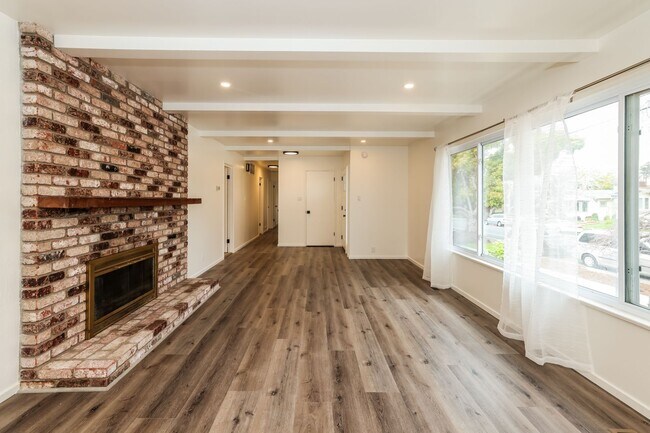 Building Photo - 3 Bedroom Home Available In Albany!