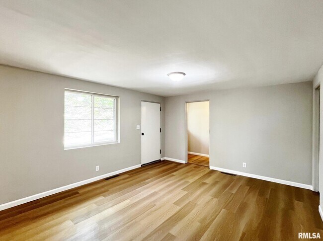 Foto del edificio - 112 Oakdale Ave