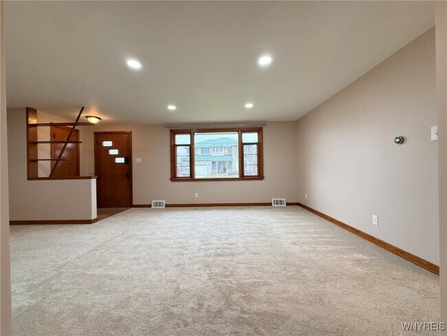 Building Photo - 6 Towerwood Rd