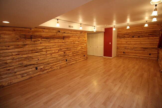 Foto del edificio - Spacious Home with Finished Basement and Fenced Backyard in 80923