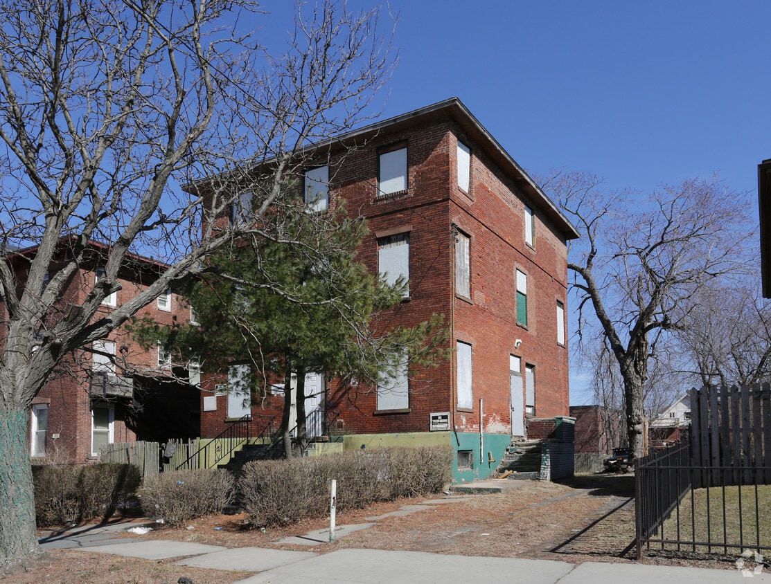 9496 Edwards St, Hartford, CT 06120 Apartments in Hartford, CT