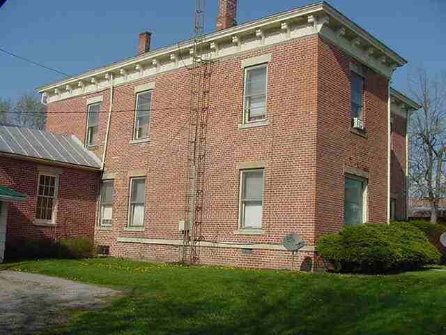 Foto del edificio - 302 W Carrol St