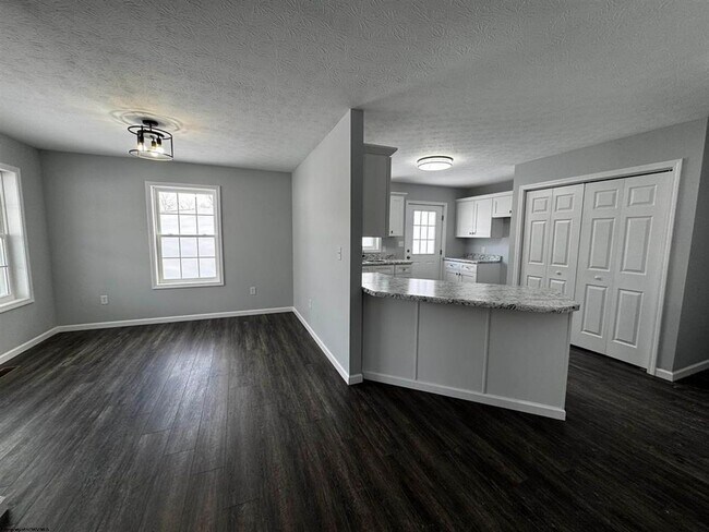 Foto del edificio - 156 Montgomery Rd