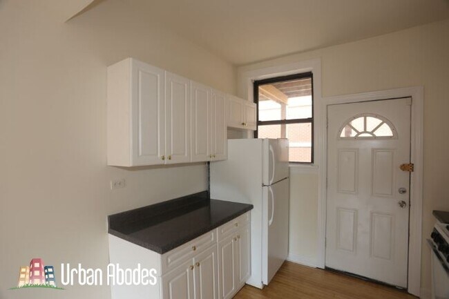 Foto del edificio - 822 W Waveland Ave