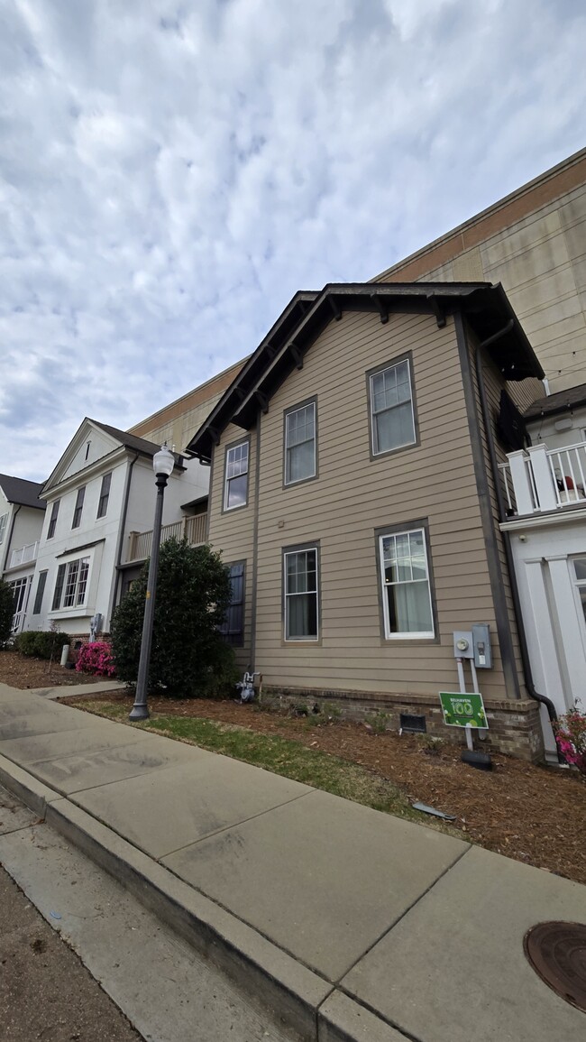 Building Photo - 1213 North St