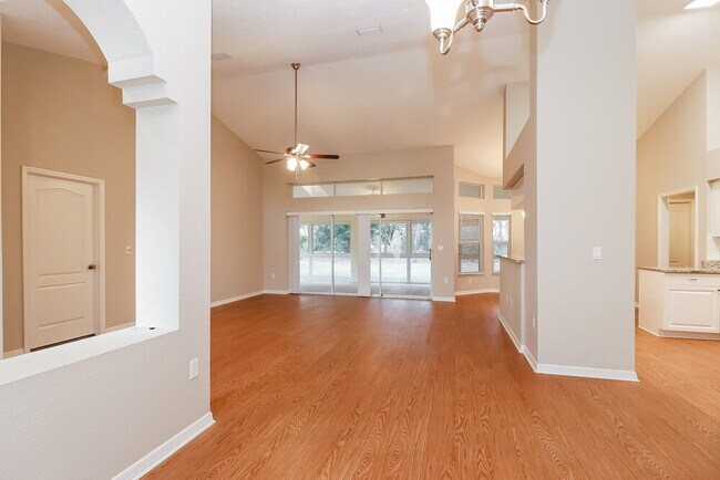 Foto del edificio - 4230 St Ives Blvd