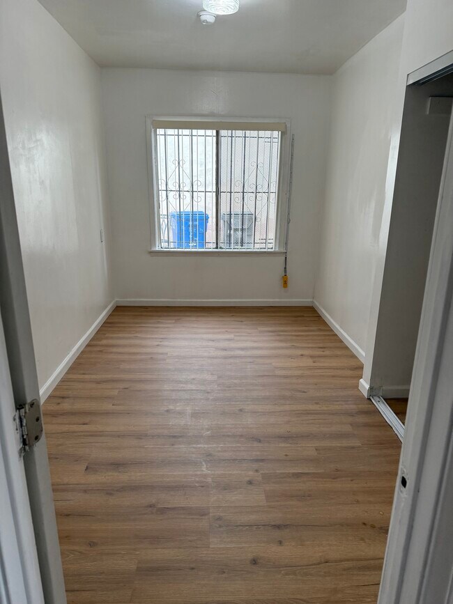 Segundo dormitorio - 112 E 69th Way