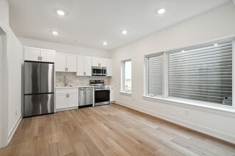 Interior Photo - The Crown on Leland