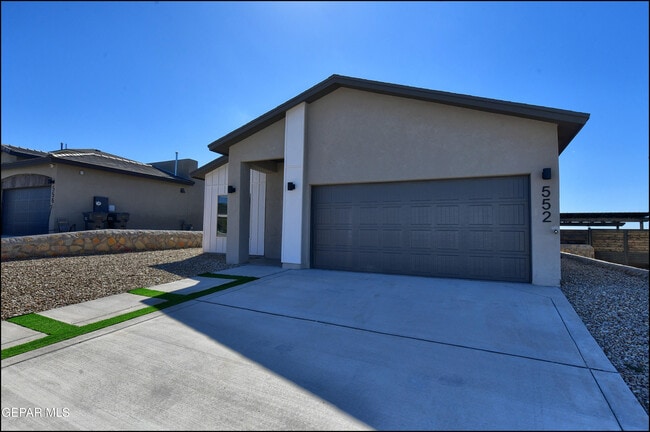 Building Photo - 552 Logwood Ave