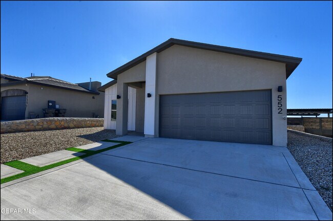 Foto del edificio - 552 Logwood Ave