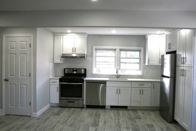 Foto del edificio - 16 Butler Blvd