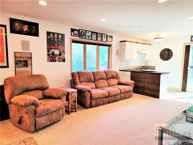 Building Photo - Adorable Cozy Large Studio House/ w Large ...