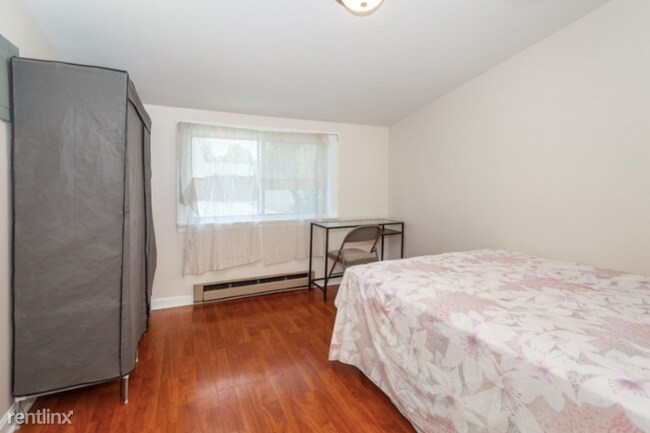 Building Photo - 2 br, 1 bath Condo - 202 Beech St 3 Unit 3