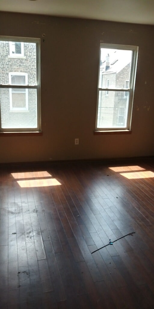Building Photo - 1425 N Maplewood Ave