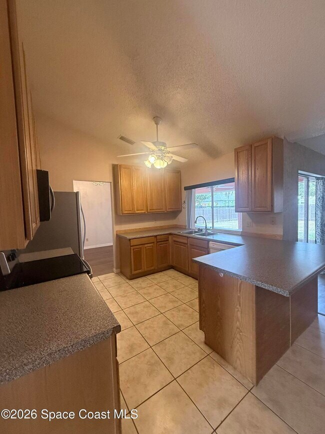 Foto del edificio - 1660 Wake Forest Rd NW