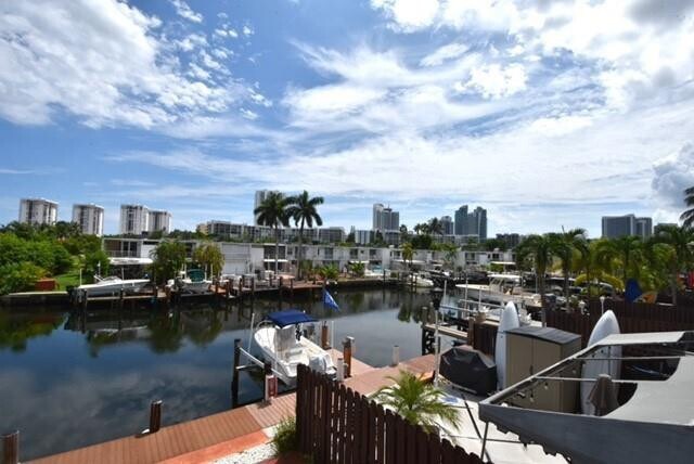 Foto del edificio - 1018 NE 25th Ave