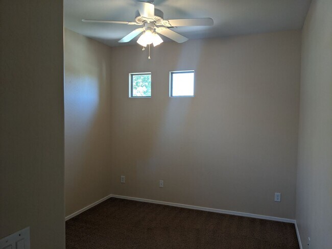 Building Photo - 4 bedroom 3 bathroom ranch home!