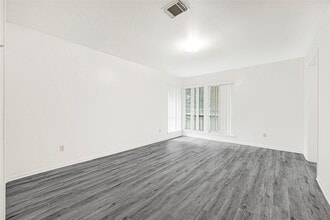 Building Photo - 1231 Country Ln