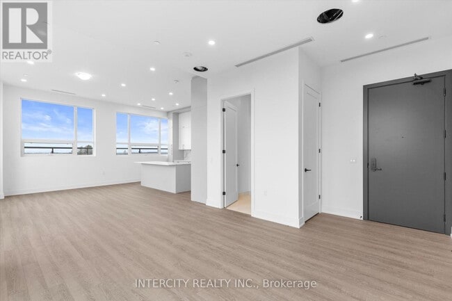 Building Photo - 2075 King Rd