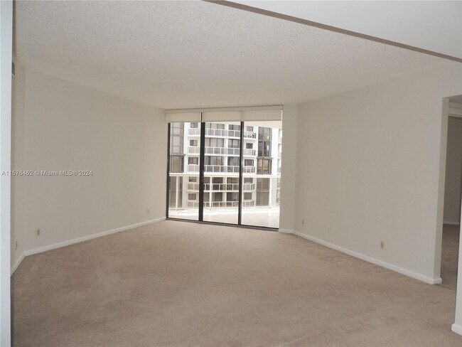 Building Photo - 3610 Yacht Club Dr