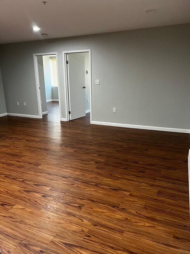 Open concept living room - 170 Union St