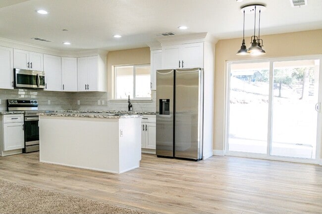 Building Photo - 40019 Woodsong Wy