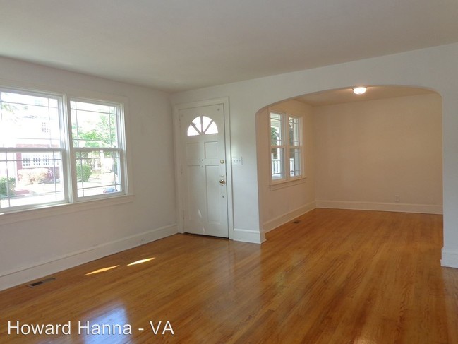 Building Photo - 4810 Colonial Ave
