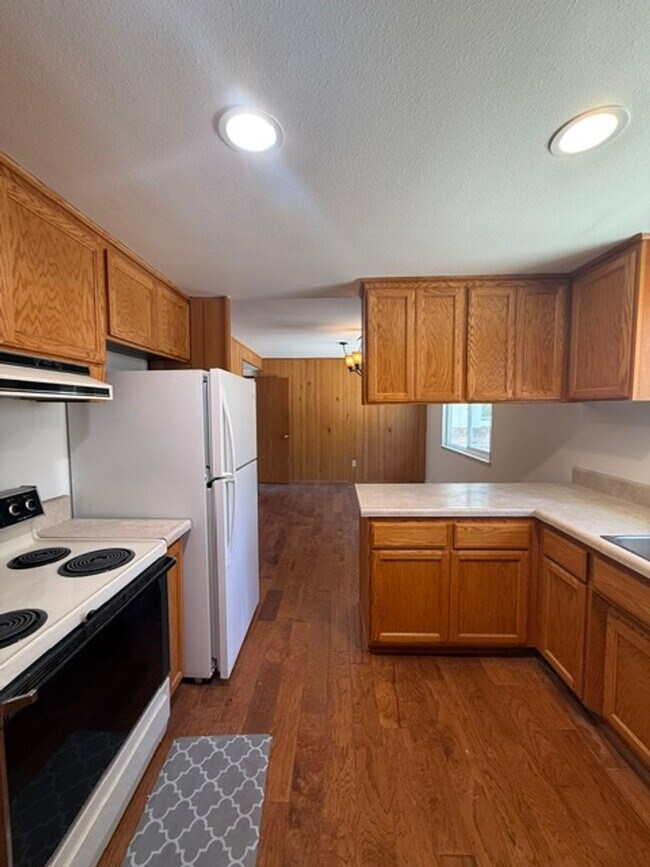 Building Photo - 4 bed, 2 1/2 bath home with RV access