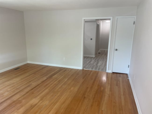 Building Photo - 2902 Arbor Dr