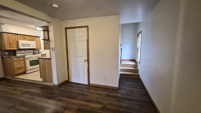 Foto del edificio - 855 Detroit Ave